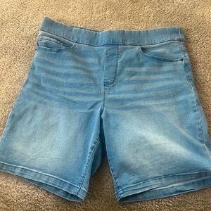 DKNY Bermuda shorts
